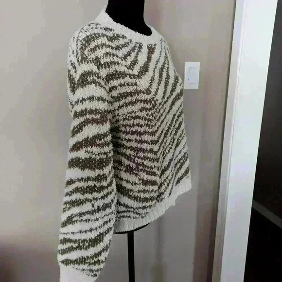 Vici Womens Brown and White Zebra Print Knit Sweater M - Picture 3 of 11